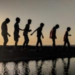 Covid e migranti, l’allarme di Save the Children “A rischio l’inclusione dei minori stranieri”