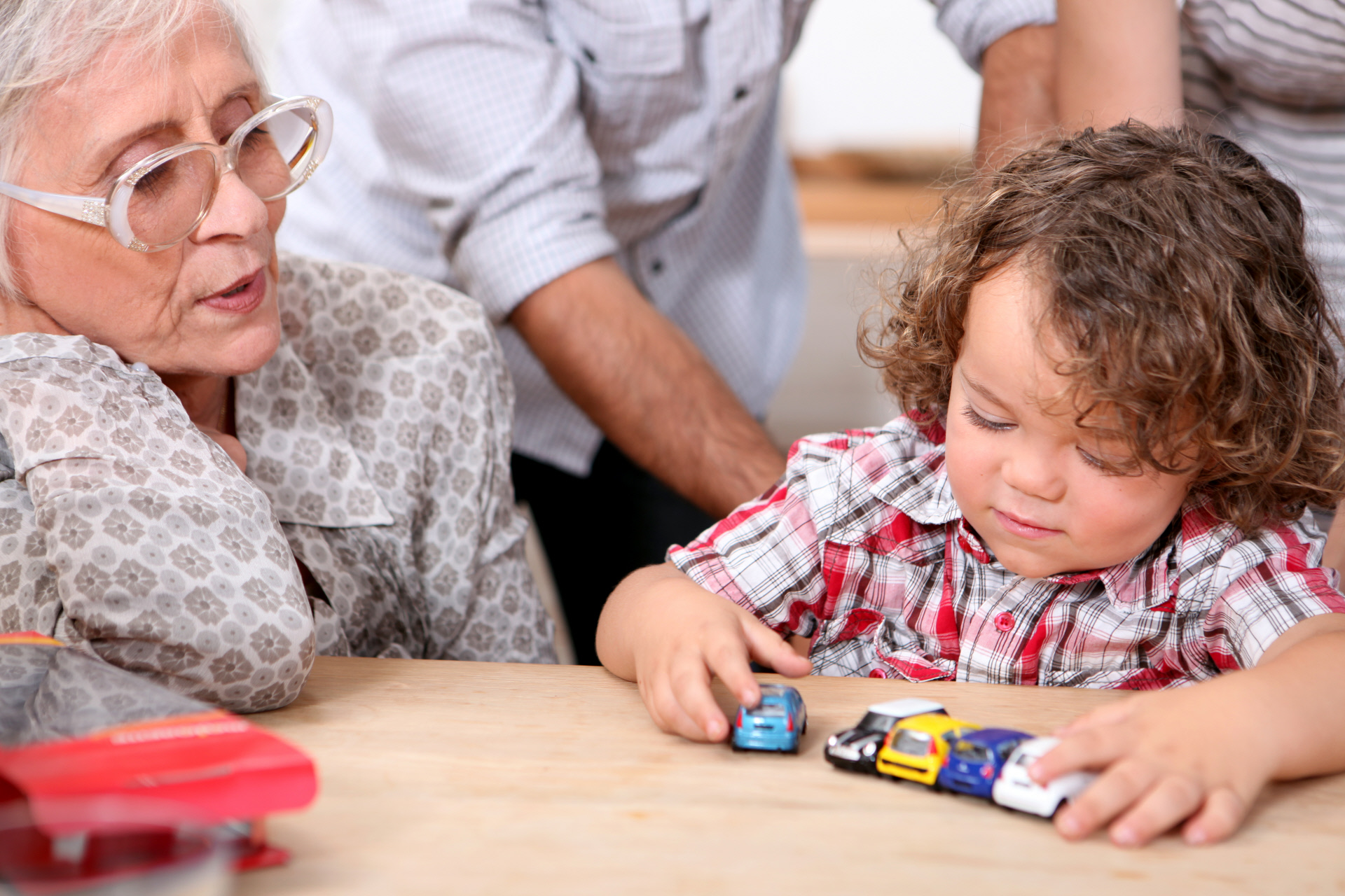 Bonus baby-sitting, la misura viene estesa anche ai nonni e agli zii non conviventi