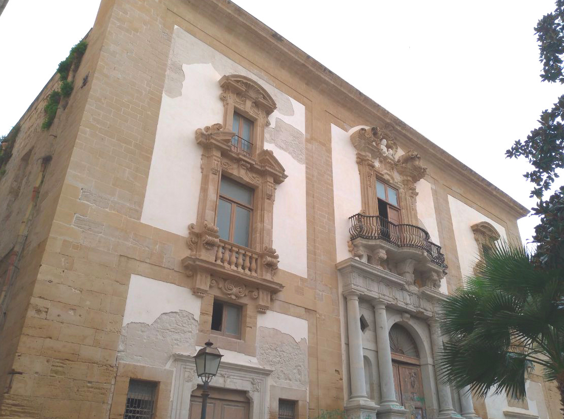 Trapani, Palazzo Lucatelli a rischio, il Comune corre ai ripari Trapani, Palazzo Lucatelli a rischio, il Comune corre ai ripari