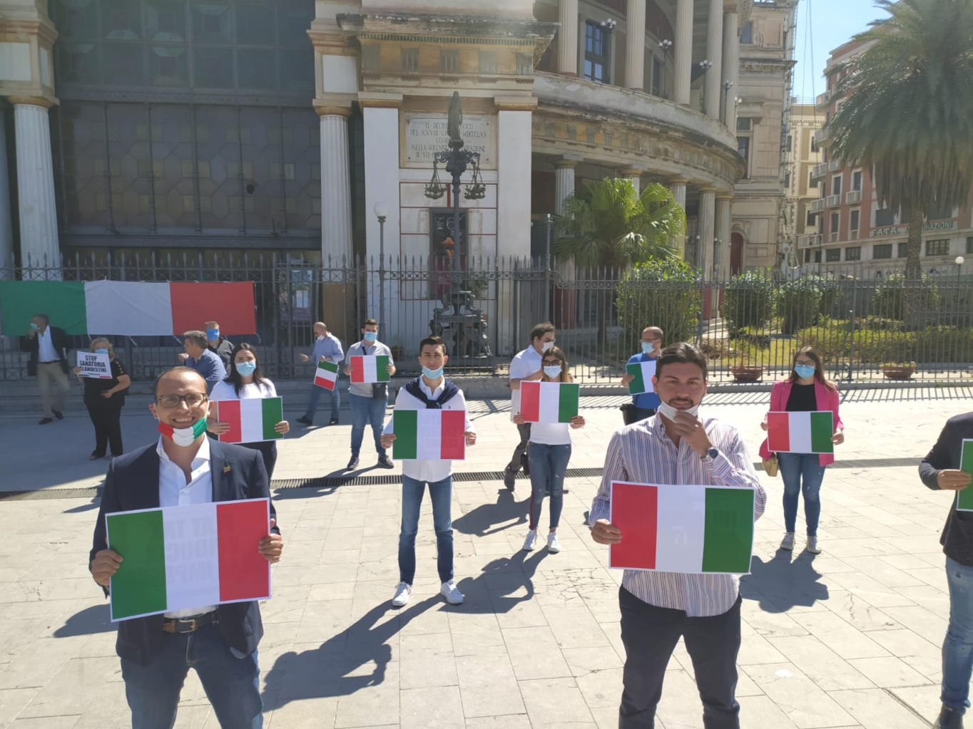 Anche in Sicilia centrodestra in piazza contro il governo