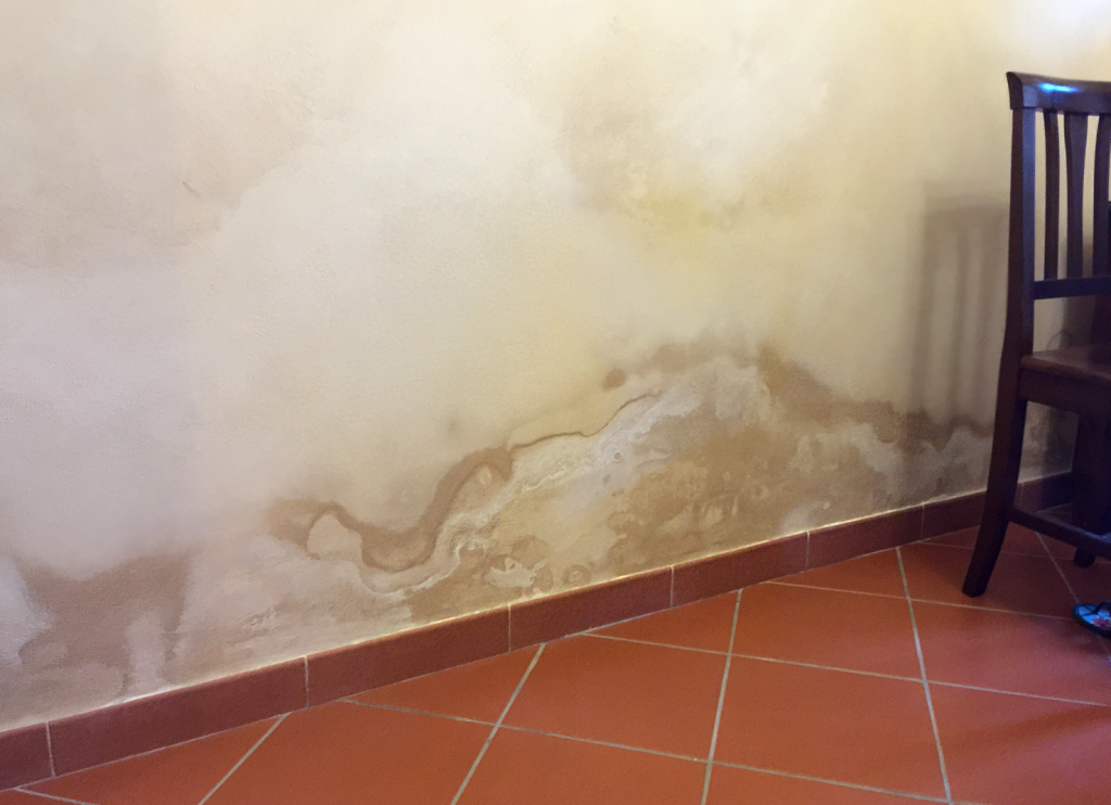 Otto milioni di italiani con problemi strutturali e di umidità in casa