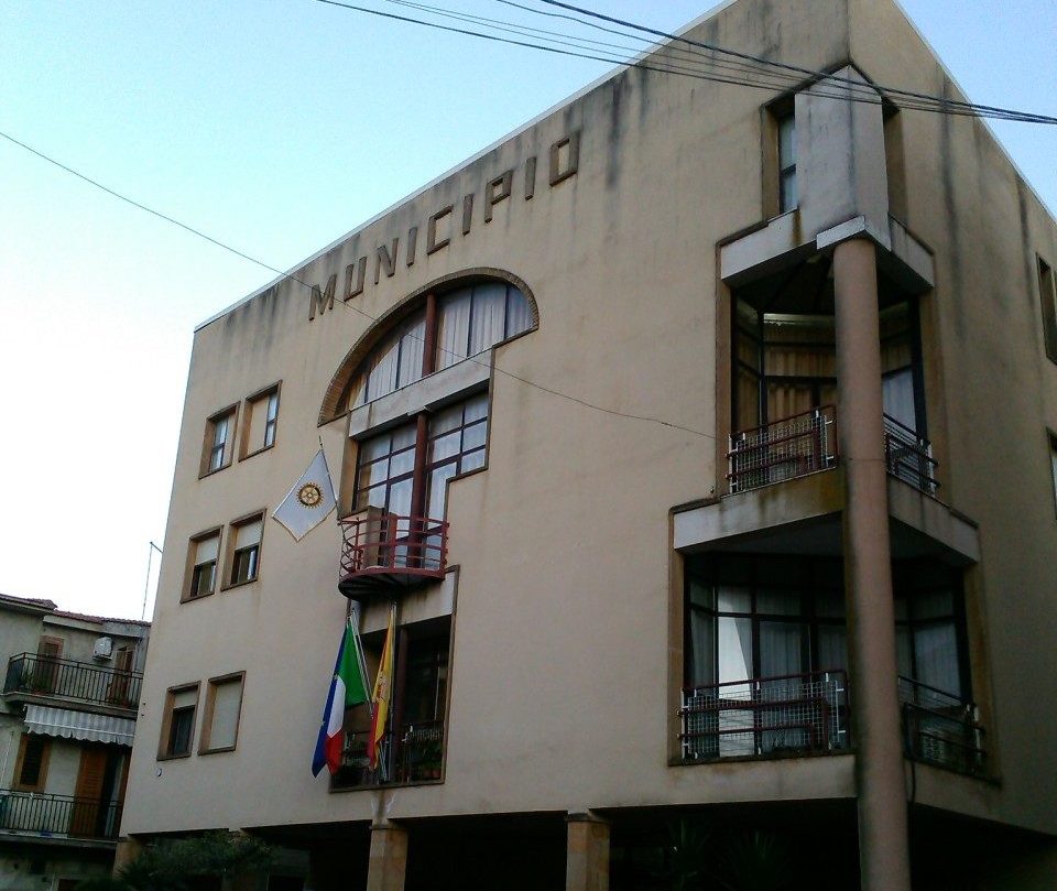 Delia, intesa per il recupero dell’ex scuola Pertini