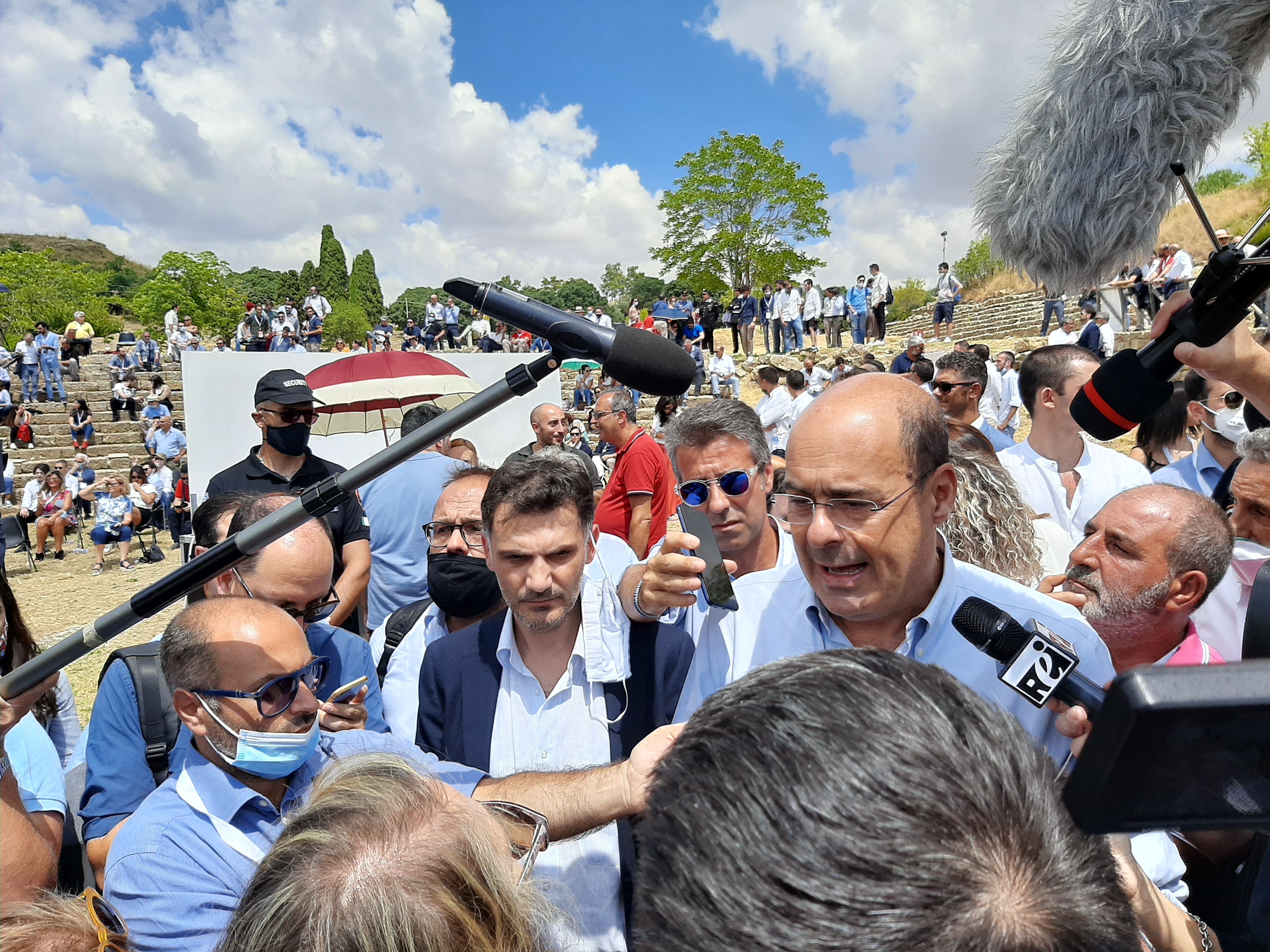 Pd, coro di “resta” per Nicola Zingaretti anche dalla Sicilia
