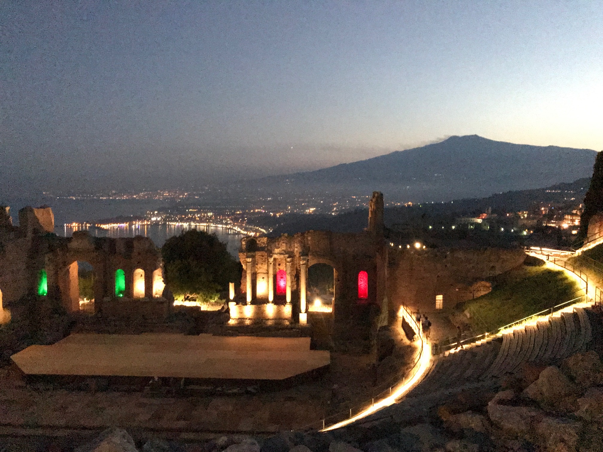 “A riveder le stelle”, visite in notturna al Teatro di Taormina