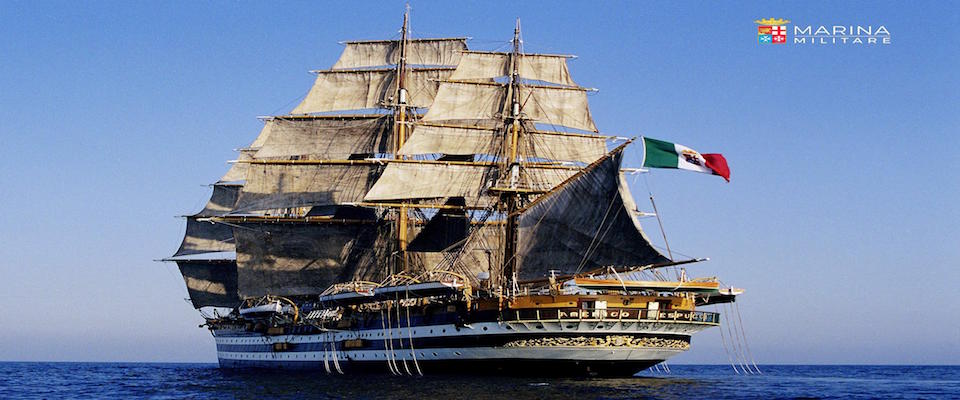 Nave Amerigo Vespucci parte per il giro del mondo, durerà due anni