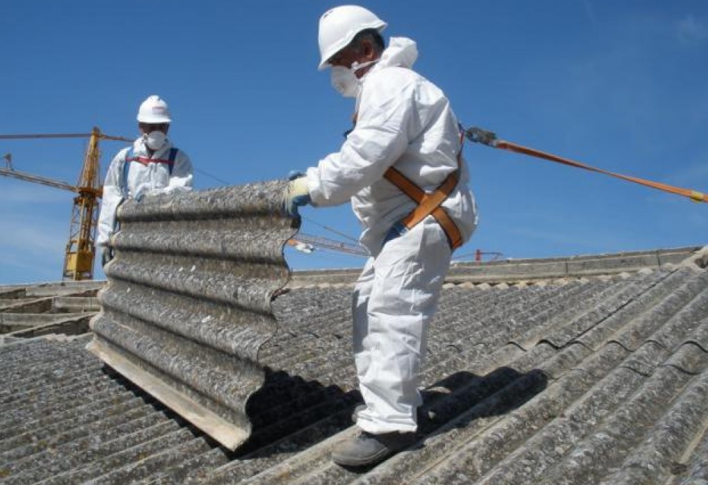 Galleria foto 'Sicilia isola di amianto, 20 mila siti inquinati ma il Piano regionale resta sulla carta' - foto 1