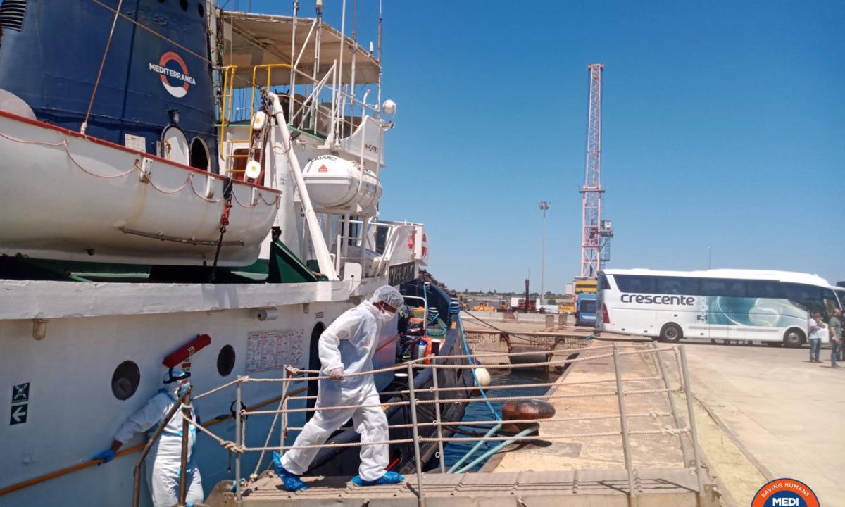 Migranti sbarcati ad Augusta positivi al Covid Migranti sbarcati ad Augusta positivi al Covid