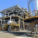 Dalla bioraffinazione ai giacimenti di gas, l’impegno di Eni per una transizione giusta