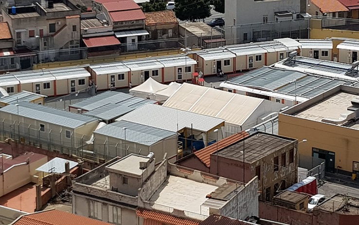 Messina, hotspot di Bisconte, ennesimo scontro