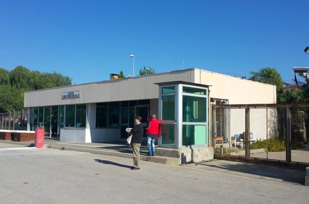 Agrigento, tenta di far entrare microcellulari in carcere, scoperta e denunciata