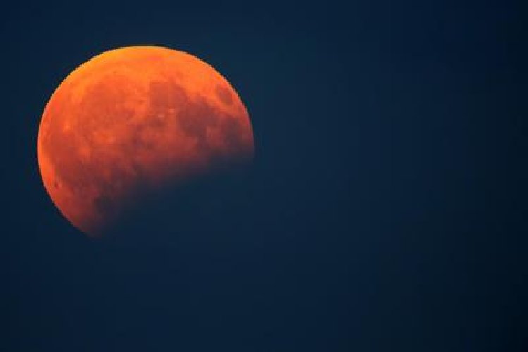 Luna nuova, oggi è la più vicina alla Terra da mille anni: cosa succede
