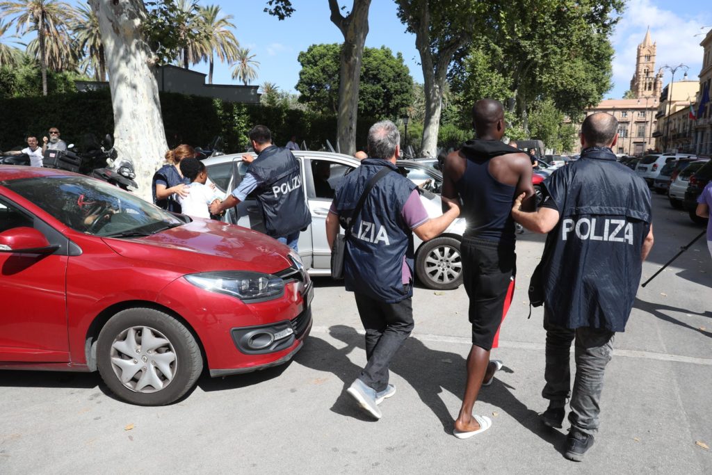 Mafia nigeriana, smantellata confraternita nel Catanese