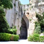 Inda, nell’Orecchio di Dionisio, indagine su eroi e tragedie