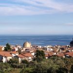 Acicastello (Catania), occhi aperti sulla collina di Vampolieri
