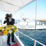 Migranti, il Papa “Dio bussa alla nostra porta, forestiero, affamato, malato, e chiede di sbarcare”