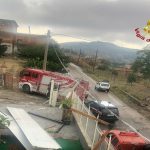 Bomba d’acqua nel Catanese, sub pompieri in azione