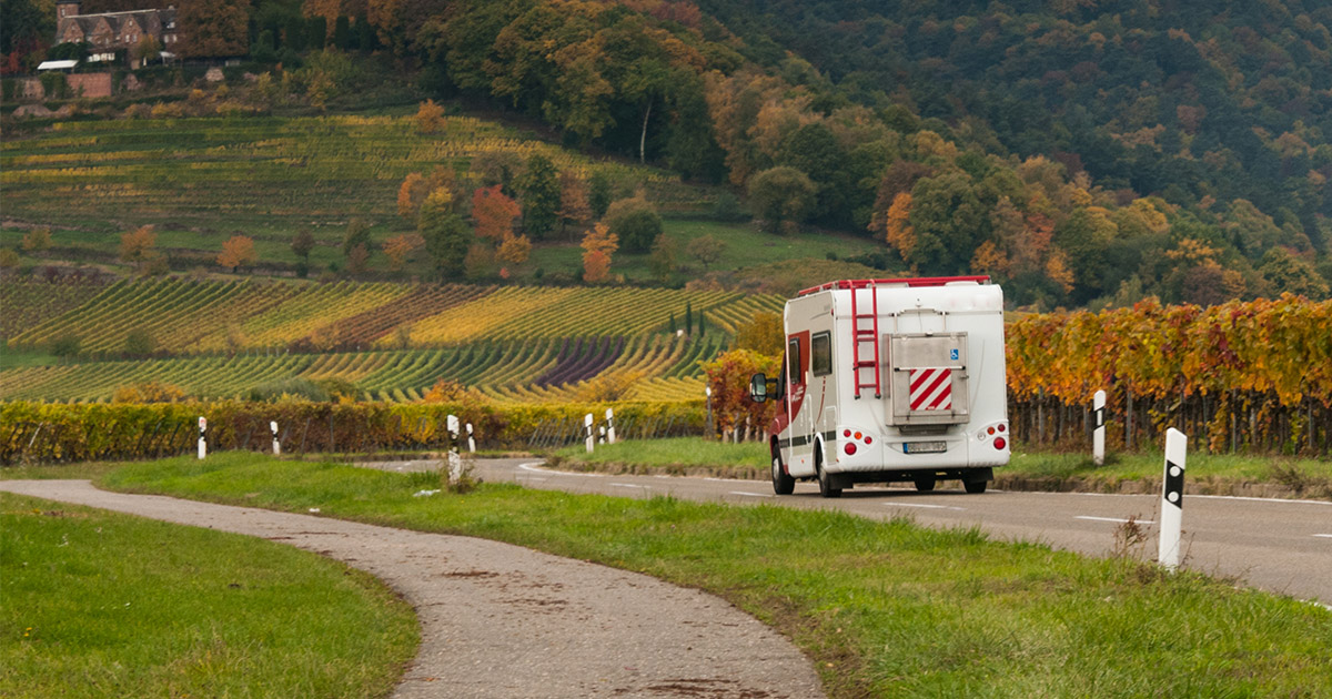 In camper con vista sulla vigna per un turismo eco-sostenibile