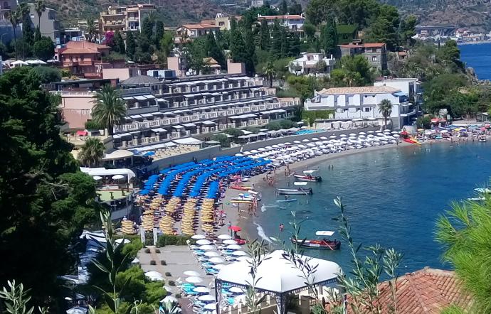 Spiagge privatizzate o inquinate, resta poco alla libera fruizione