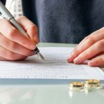 Assegno unico figli 2022, come richiederlo, importo al mese, chi rischia