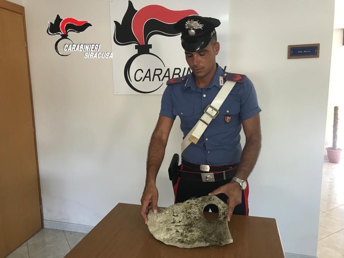 Archeologia, reperto recuperato da carabiniere sub Archeologia, reperto recuperato da carabiniere sub