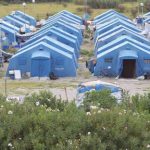 Migranti, emergenza sbarchi e fughe dai centri. Scoppia la polemica sulla tendopoli di Vizzini