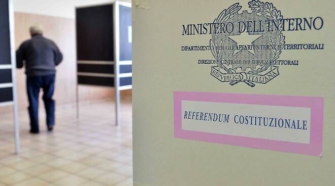 Referendum sul taglio dei parlamentari, un Sì che aiuta la Democrazia. Ma per molti è demagogia