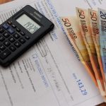 Bollette, consumi luce incidono solo per il 37%