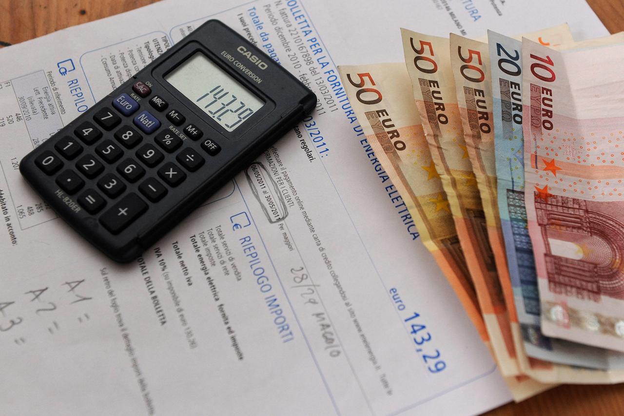 Bollette, consumi luce incidono solo per il 37%