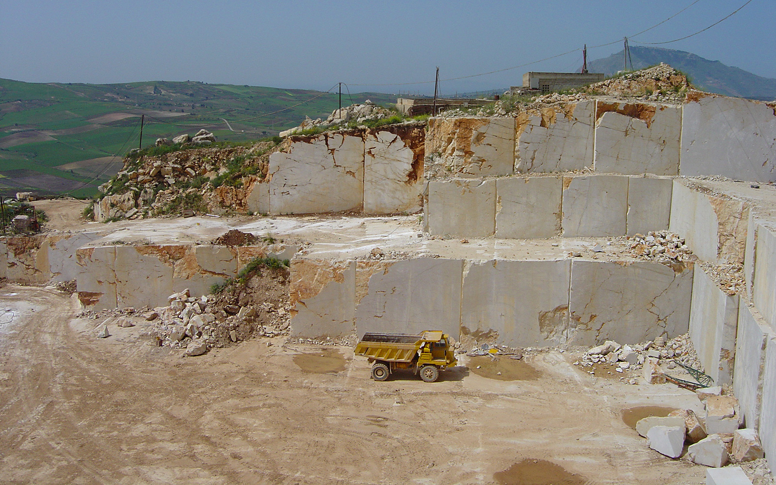 Come la burocrazia ha bloccato le attività di una cava a Custonaci