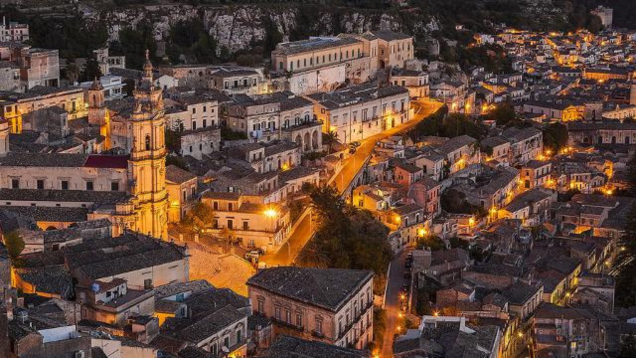 Modica, il centro storico sotto una nuova luce