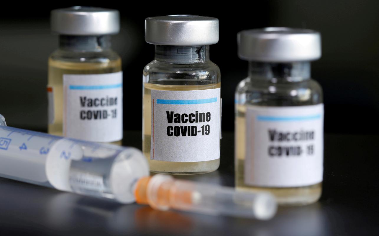 Coronavirus, reazione sospetta, stop precauzionale al vaccino Oxford Coronavirus, reazione sospetta, stop precauzionale al vaccino Oxford