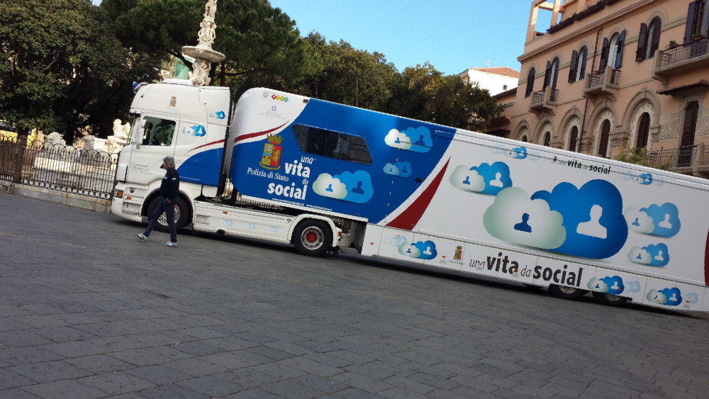 Contro il Cyberbullisimo tornano i truck itineranti della Polizia