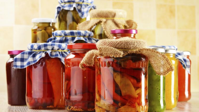 Autunno tra pentole e vasetti, gli italiani riscoprono le conserve
