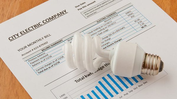 Costi luce, gli elettrodomestici in stand-by pesano dai 18 ai 90 euro