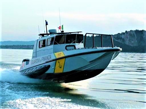 Peschereccio tunisino sperona motovedetta italiana