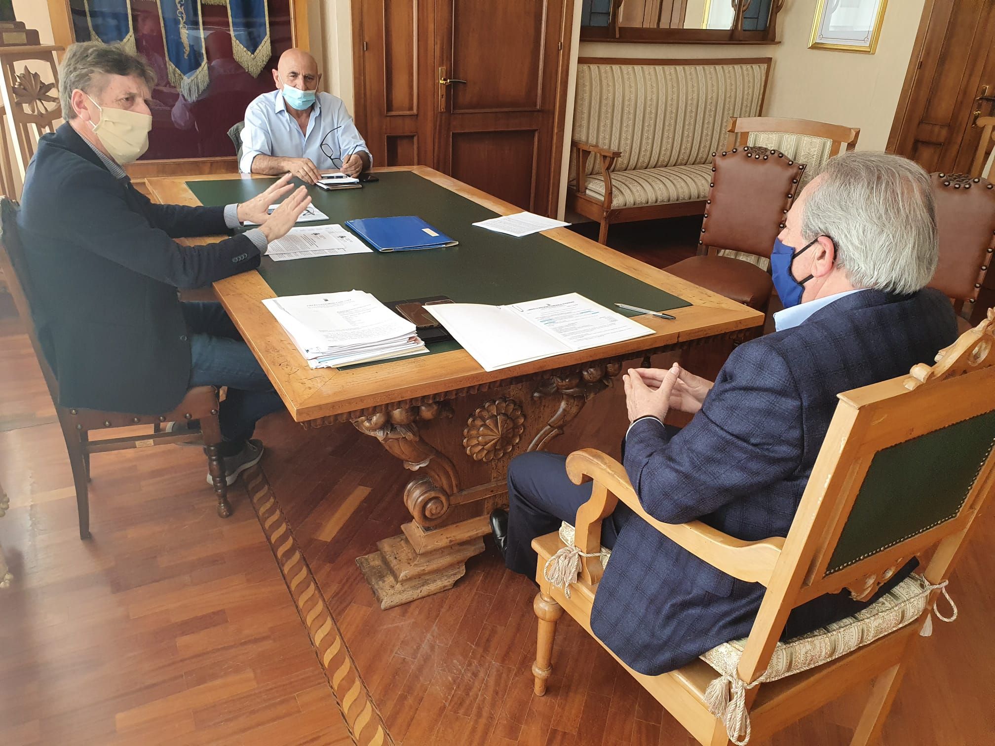 Aiuti a imprese, Piazza “bacchetta” i Comuni ragusani