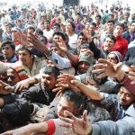 Migranti, Sea Eye, a Pozzallo frasi razziste, bambini piangono disperati