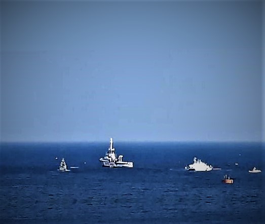 Migranti, Palermo, uomini e donne in mare dalla Open Arms, ripescati