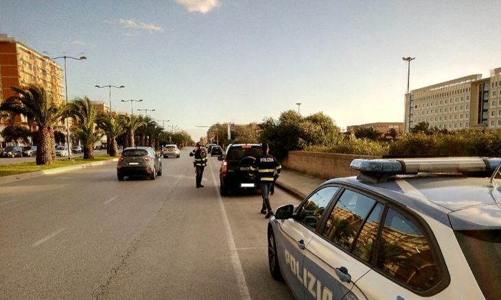 Furbetti della corsia emergenza, ritiro patenti record in poche ore Furbetti della corsia emergenza, ritiro patenti record in poche ore