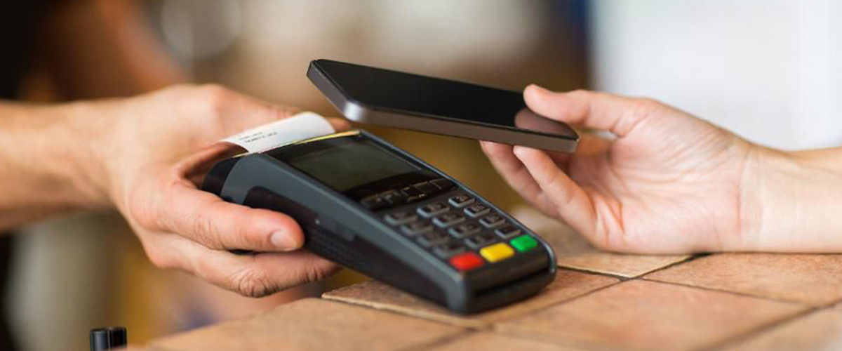 Pagamenti, in Italia sempre meno cash