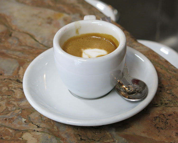 Gli italiani in smart working riscoprono il piacere del caffè Gli italiani in smart working riscoprono il piacere del caffè