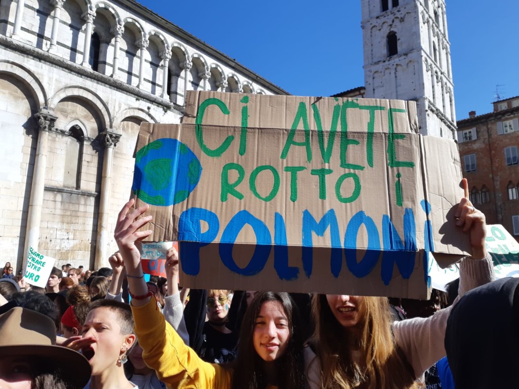 Fridays for future, da Milano a Palermo giovani in piazza per il clima