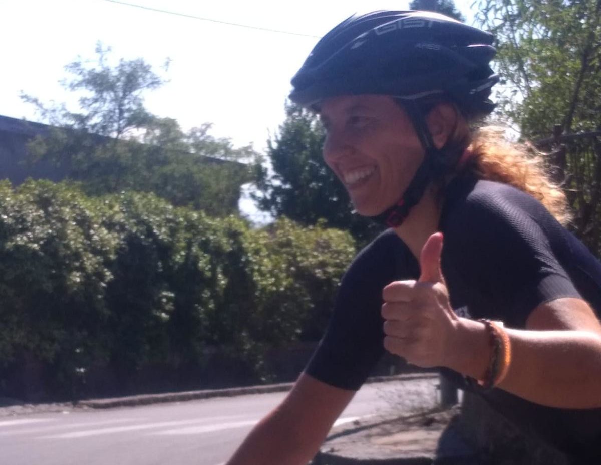 Francesca, medico catanese, scala l’Etna per i diritti delle donne