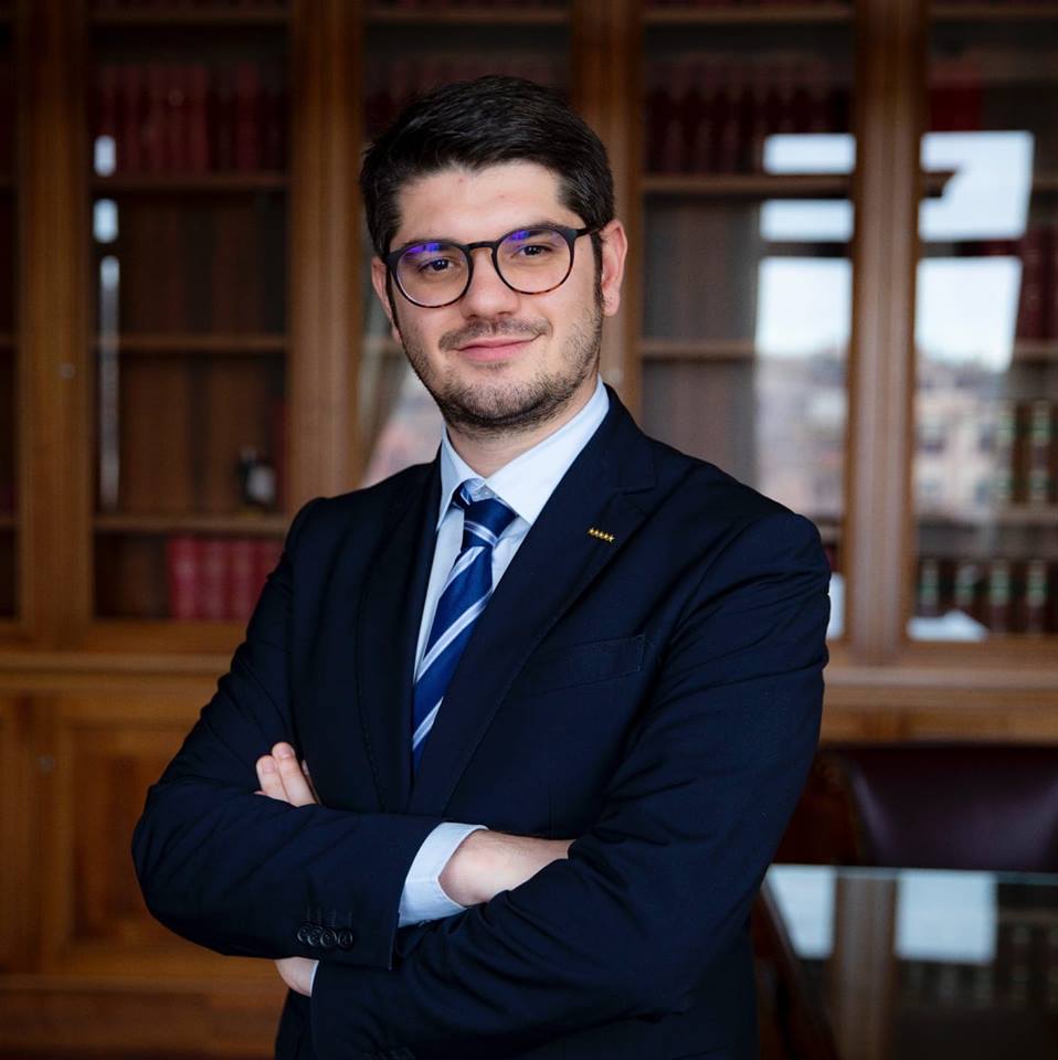 Istituto Milani di Paternò devastato dalle fiamme, interviene la ministra Azzolina