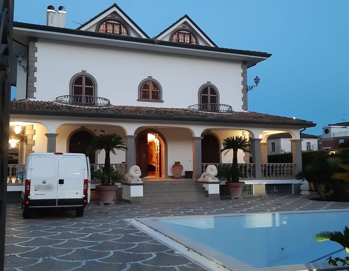 Roma, altro duro colpo ai Casamonica, abbattuti immobili riconducibili al clan