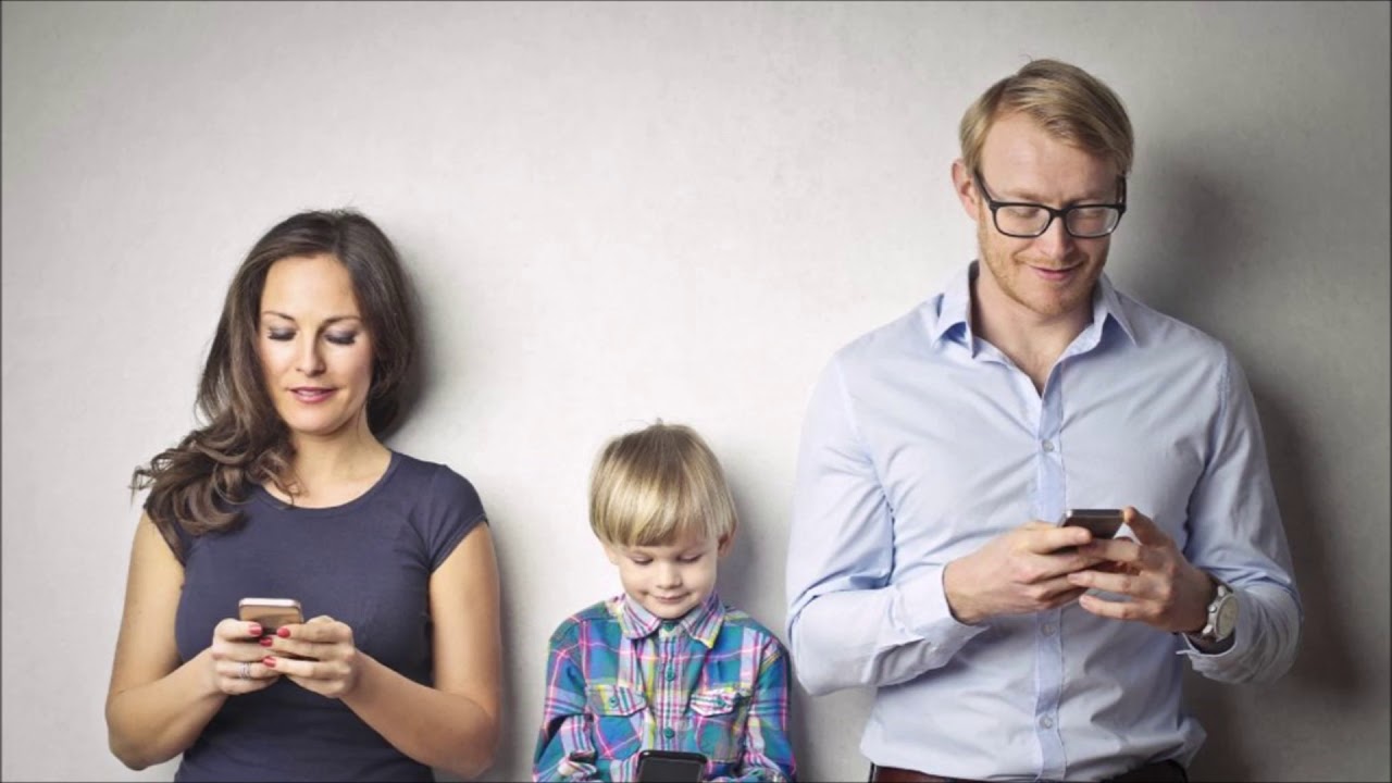 Famiglia, il phubbing causa nei figli malessere e depressione