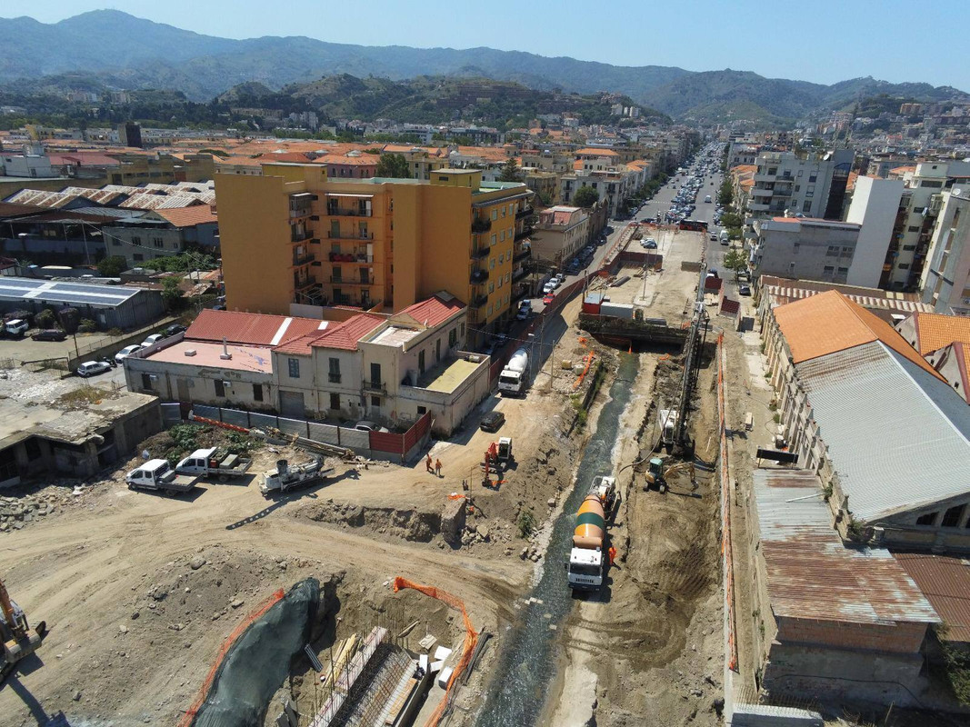 Messina, via Don Blasco: cantiere pieno di ostacoli