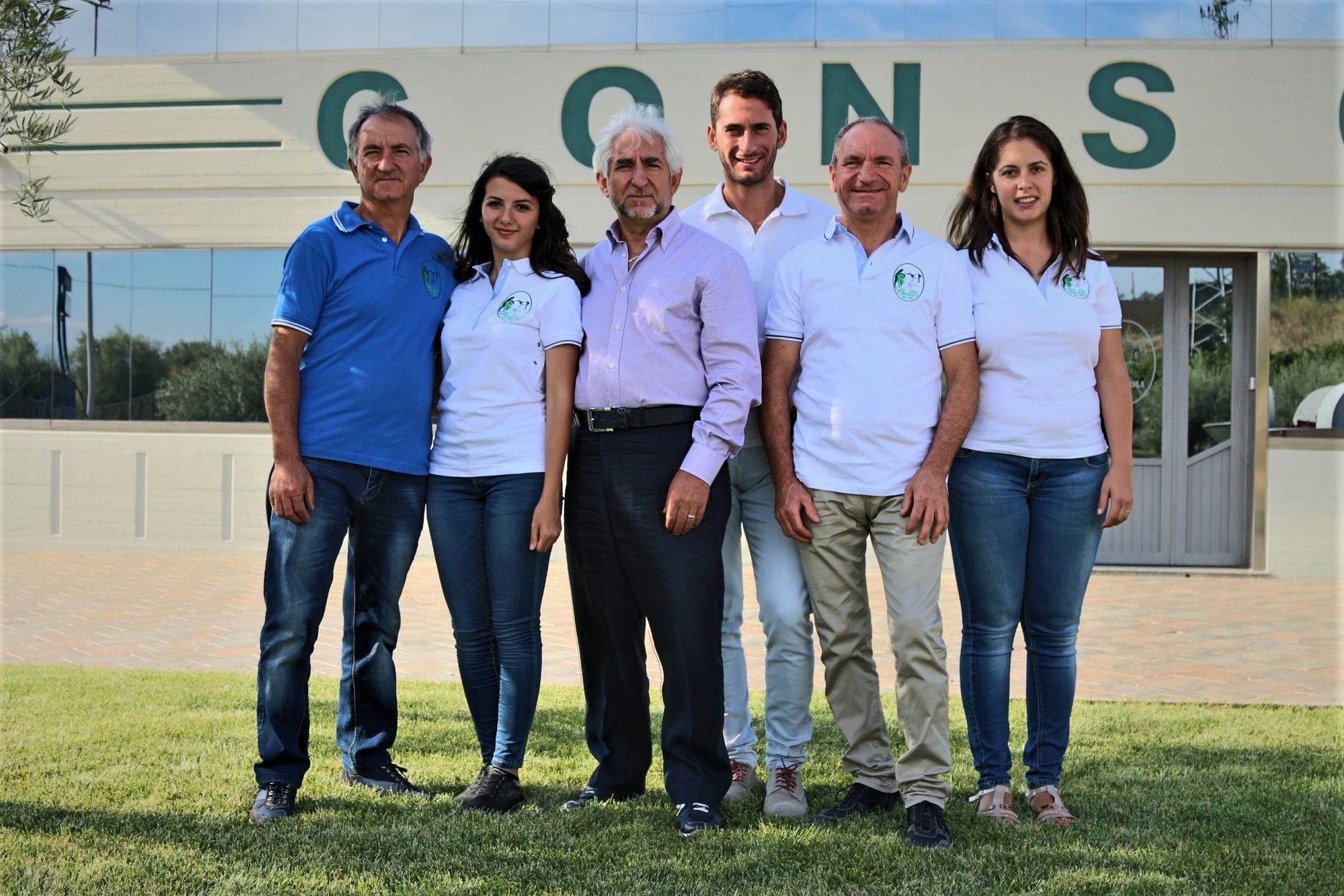 Galleria foto 'Proviene dai frantoi il colore viola che uccide i fiumi. Eppure i sottoprodotti dell’olio sono oro' - foto 10