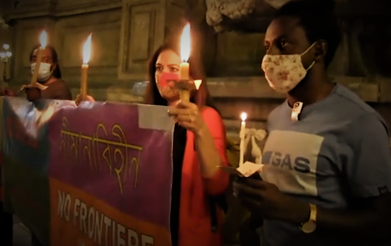 Migranti, fiaccolata a Palermo per il ragazzo ivoriano morto