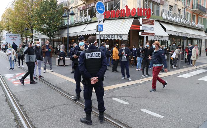 Terrorismo, Nizza, attacco vicino Notre Dame, tre morti